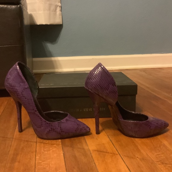 Steve Madden Newbee Purple Snake Print Pump - Picture 2 of 7